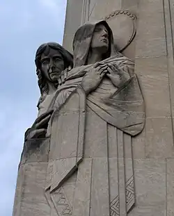 Esculturas en la Basílica del Santuario Nacional de la Pequeña Flor