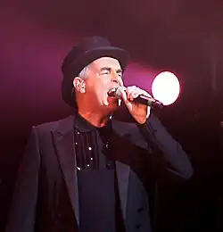 Neil Tennant, músico de los Pet Shop Boys nacido un 10 de julio.