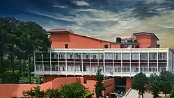 Exterior de la Academia de Nepal