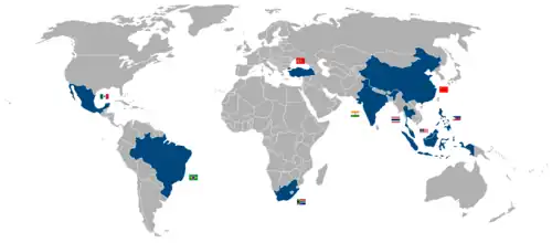 Mapa con los países recientemente industrializados o de economía emergente. Según Duncan, el indicador líder compuesto de China, India y Brasil se redujo drásticamente en 2008.[30]​ Fuente del mapa: Pawel Bozyk.[36]​