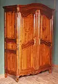 Réplica de un armario de época (armario Chantilly), estilo Luis XV.