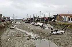 Marina con marea baja