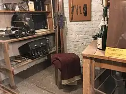 Equipos de impresión clandestina en el sótano.