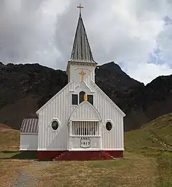 La iglesia en verano.