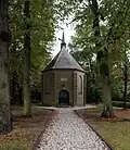 Nuenen: iglesia reformada Van Gogh Kerk, 1824. Iglesia de salón octogonal.[5]​