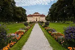 Palacio de Lustheim y detalle del jardín.