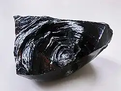 Obsidiana, utilizada para fabricar herramientas y armas.