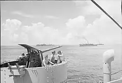 Barcos del convoy de ocupación en ruta a Singapur, agosto de 1945.