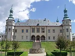 Fachada al jardín del palacio