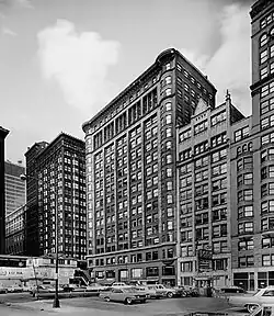 El edificio en los años 1960.