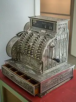 Cajón del dinero en una caja registradora