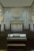 Primer plano del órgano de tubos Walcker & Cie, traído de Alemania