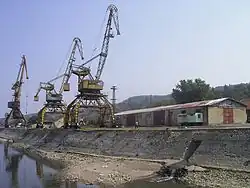 Puerto sobre el Danubio en Oryahovo (Bulgaria)