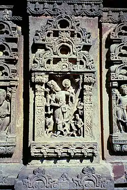 Dos motivos de arco chaitya uno encima del otro. Templo hindú, Jodhpur, siglo VIII.