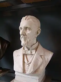 Busto del lingüista Otto Donner[nota 9]​