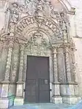 Pórtico con las armas de Frey Ramón, fundador del colegio y del Colegio Nuestra Señora de Montesión.