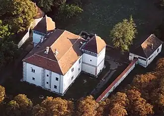 Vista aérea del el castillo de Pácin