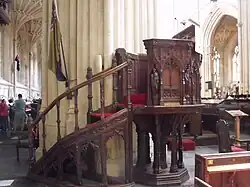 Púlpito en el crucero