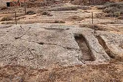 Tumbas antropomorfas con canalículos y cazoletas