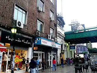 Entrada desde la Avenida Santa Fe