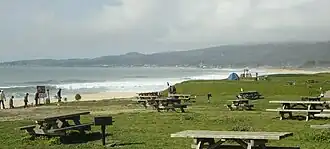 Merendero frente al Pacífico, en California.