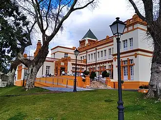 Hotel de ingenieros de Duro Felguera (La Felguera, 1906)