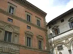 Persiana Entreabierta