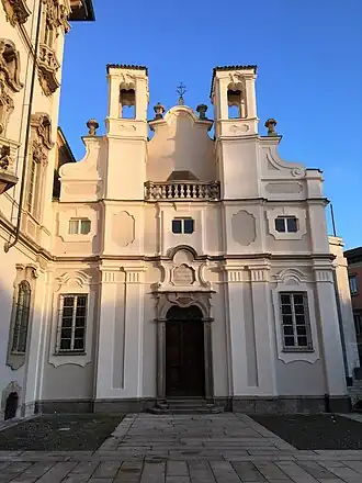 La fachada del oratorio.