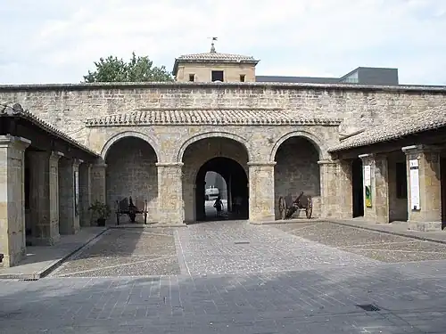 Plaza porticada del Cuerpo de Guardia