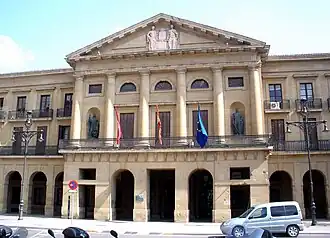 Fachada principal del Palacio de Navarra, a poniente, hacia el Paseo de Sarasate, diseñada en el proyecto original.