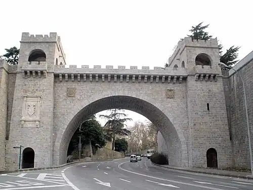 El Portal Nuevo desde el exterior