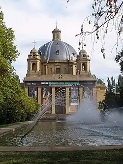 Monumento a los Caídos, hoy "Sala de Exposiciones", en la Plaza de la Libertad (1942).
