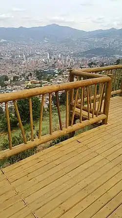 Panorama de Medellín, camino hacia el Cerro Pan de Azúcar (Jardín Circunvalar)