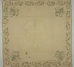 Pañuelo del siglo XIX con bordado de hilo de seda y plata