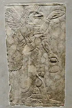 Genio alado con cabeza de águila, procedente del palacio de Asunasirpal II en Nimrud (853-859 a. C.)