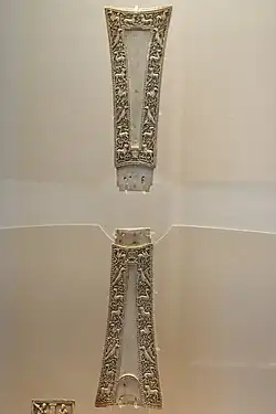 Brazos superior e inferior conservados en el Museo del Louvre