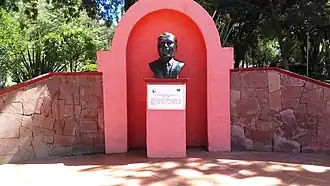 Monumento a Vicente Aguirre del Castillo.