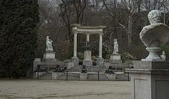 Exedra en la plaza de los Emperadores