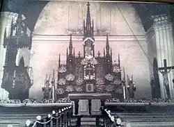Parroquia Inmaculada Concepción de Monte Grande, Presbiterio, Retablo