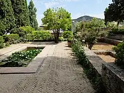 Restos de la casa alta en el lado oeste del palacio.