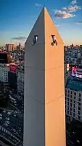 Remate del obelisco desde el aire.