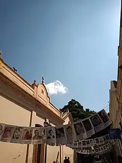 El Pasaje Santa Catalina, que conecta la Plaza San Martín y la Plazoleta del Fundador, en homenaje a los desaparecidos en dictadura.