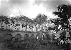 Patio del colegio en los 1880s