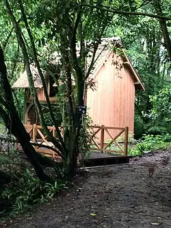 Pabellón de caza en el parque