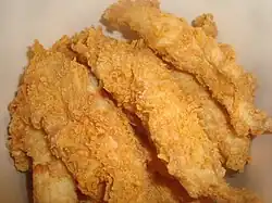 Pechuga de pollo rebozada empanada y frita.