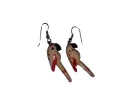 Pendientes de loros tallados en madera