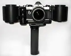 Pentax MX equipada con el bobinador Motor MX y el almacen de pelicula a granel Bulk Film Magazine MX.