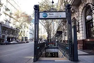 Entrada y entorno de la estación