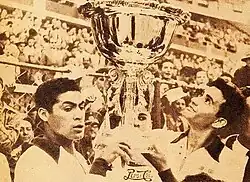 Perú alza la Copa del Pacífico 1953.