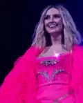 Perrie Edwards, cantante británica nacida un 10 de julio.